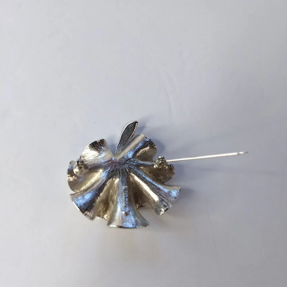 Sarah Coventry Silver Tone Rolling Leaf Pin Brooch Vintage Glam Nature
